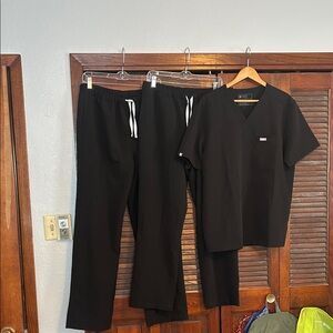 Figs Men's Large Pant and XL Scrub Top Bundle